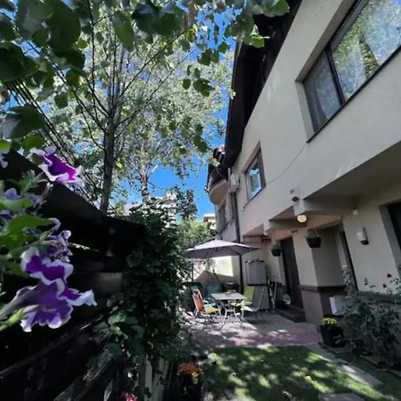 Vila Luminoasa Cu Curte Privata Bucarest Extérieur photo