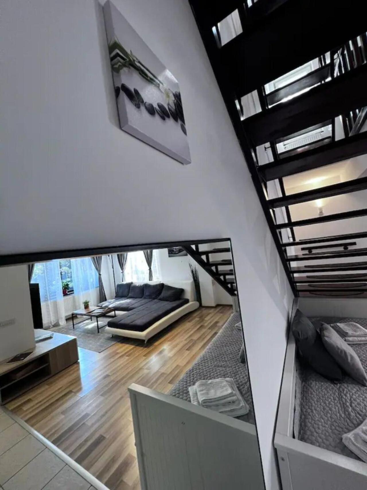 Vila Luminoasa Cu Curte Privata Bucarest Extérieur photo