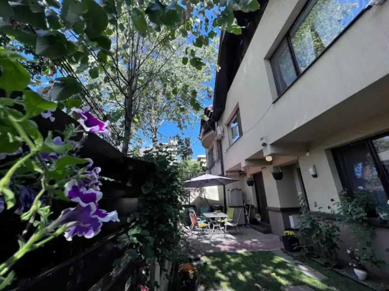 Vila Luminoasa Cu Curte Privata Bucarest Extérieur photo
