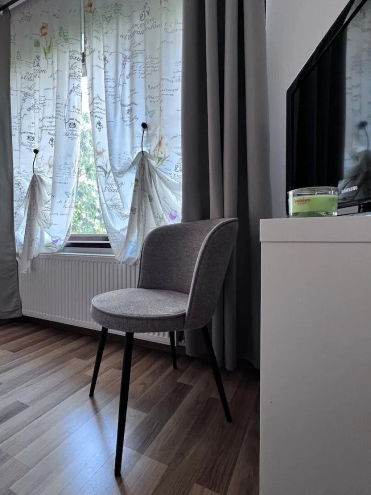Vila Luminoasa Cu Curte Privata Bucarest Extérieur photo