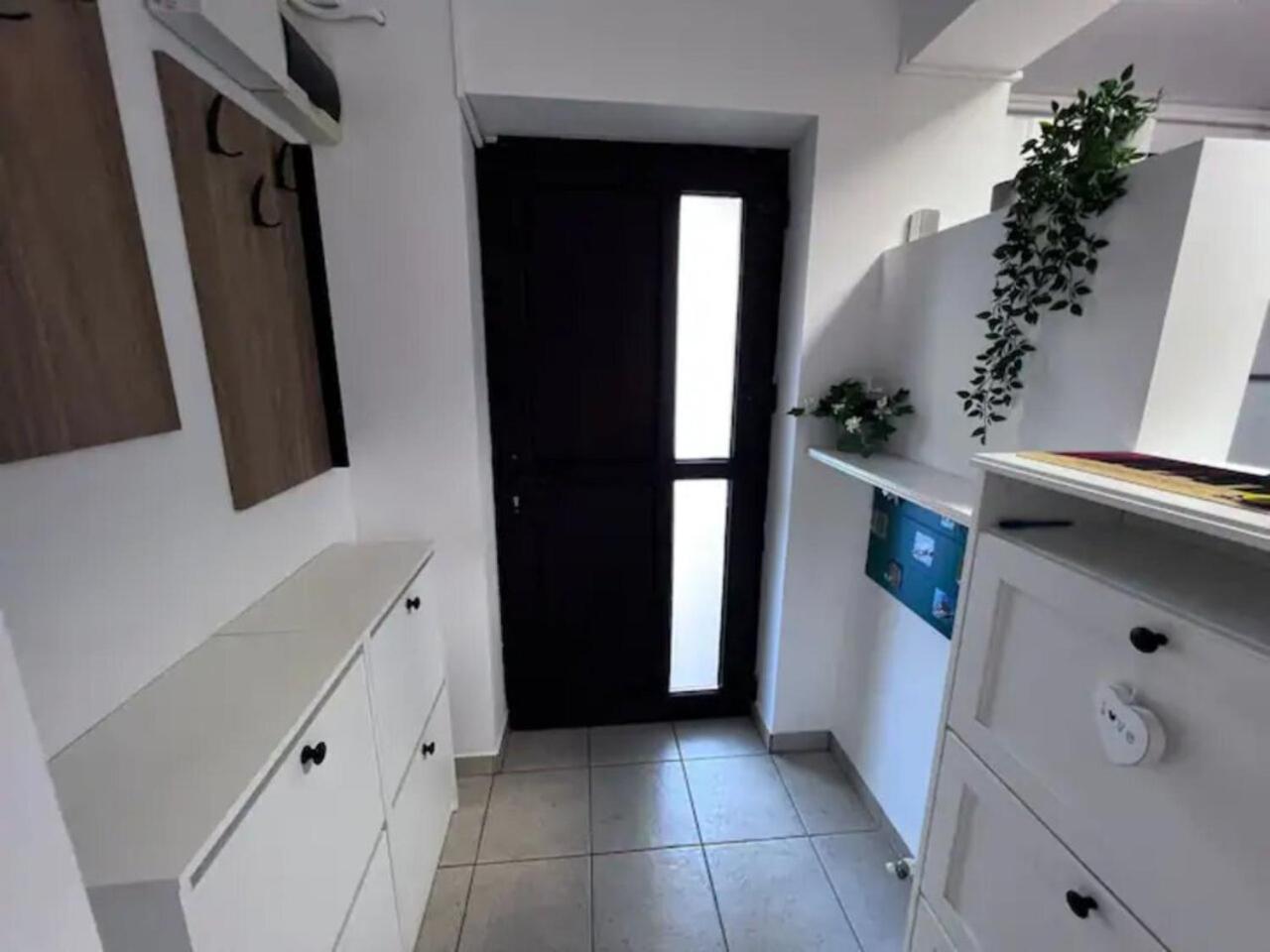 Vila Luminoasa Cu Curte Privata Bucarest Extérieur photo