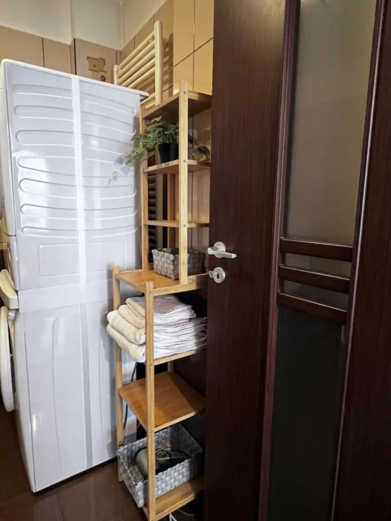 Vila Luminoasa Cu Curte Privata Bucarest Extérieur photo