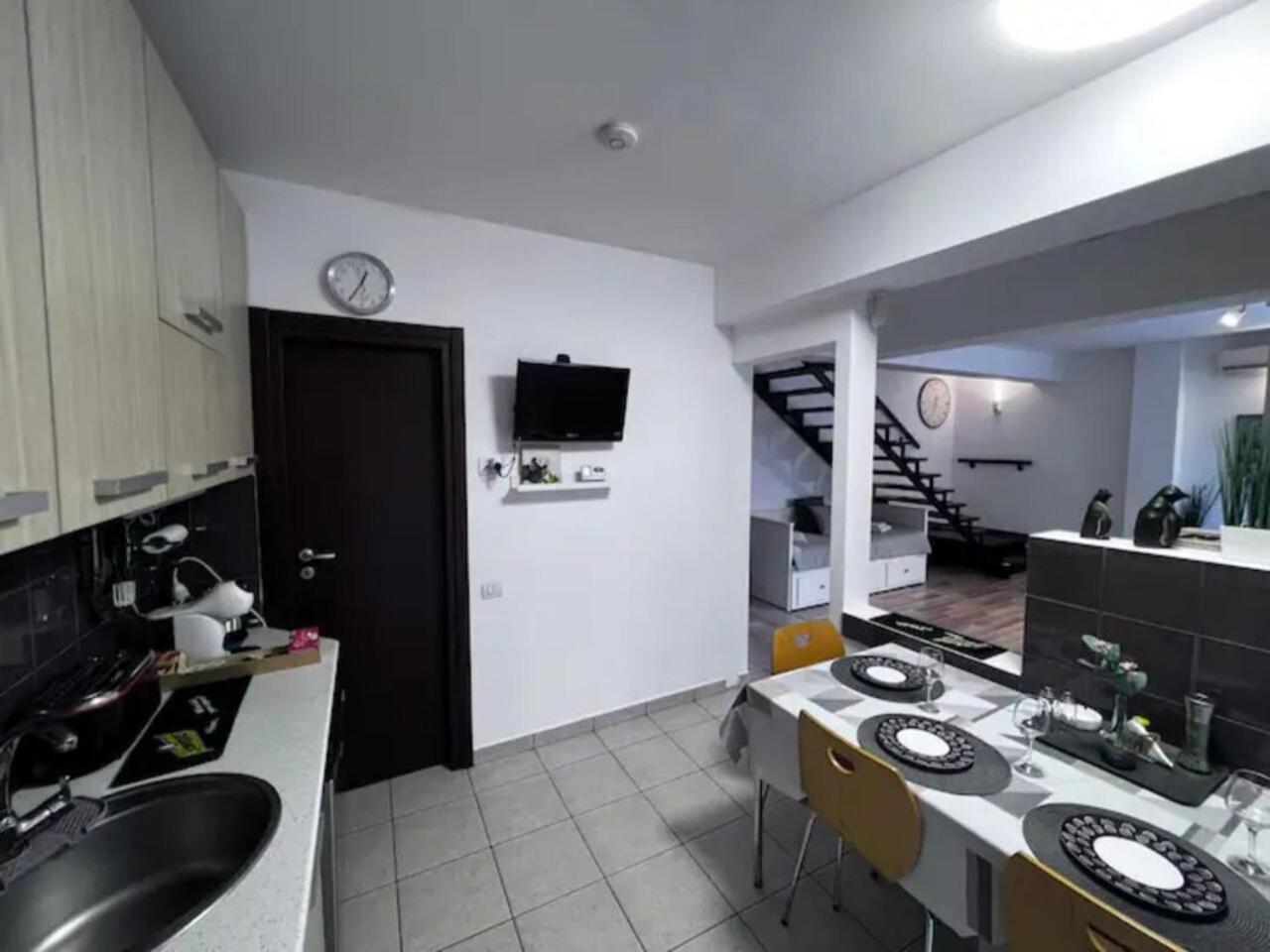 Vila Luminoasa Cu Curte Privata Bucarest Extérieur photo