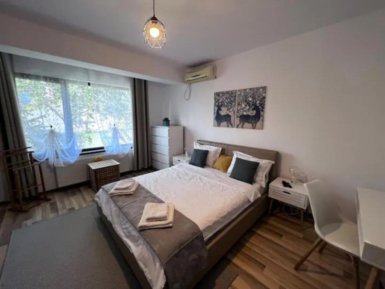 Vila Luminoasa Cu Curte Privata Bucarest Extérieur photo