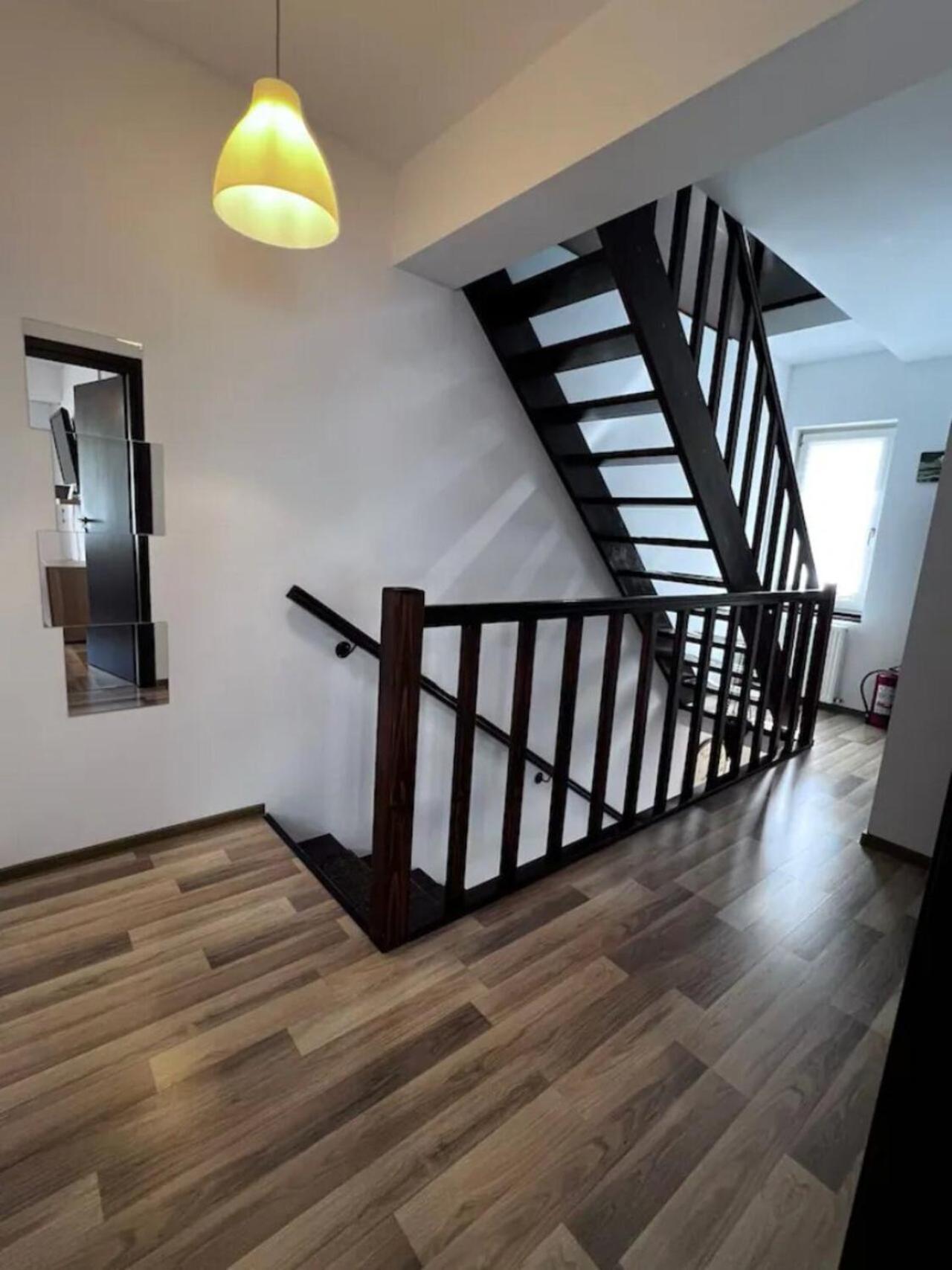 Vila Luminoasa Cu Curte Privata Bucarest Extérieur photo